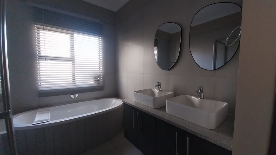 To Let 3 Bedroom Property for Rent in Terra Nova Mpumalanga