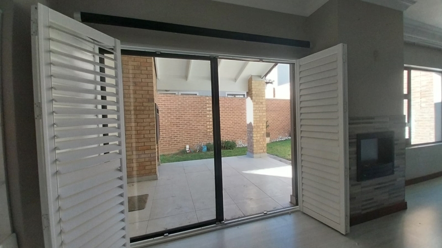To Let 3 Bedroom Property for Rent in Terra Nova Mpumalanga