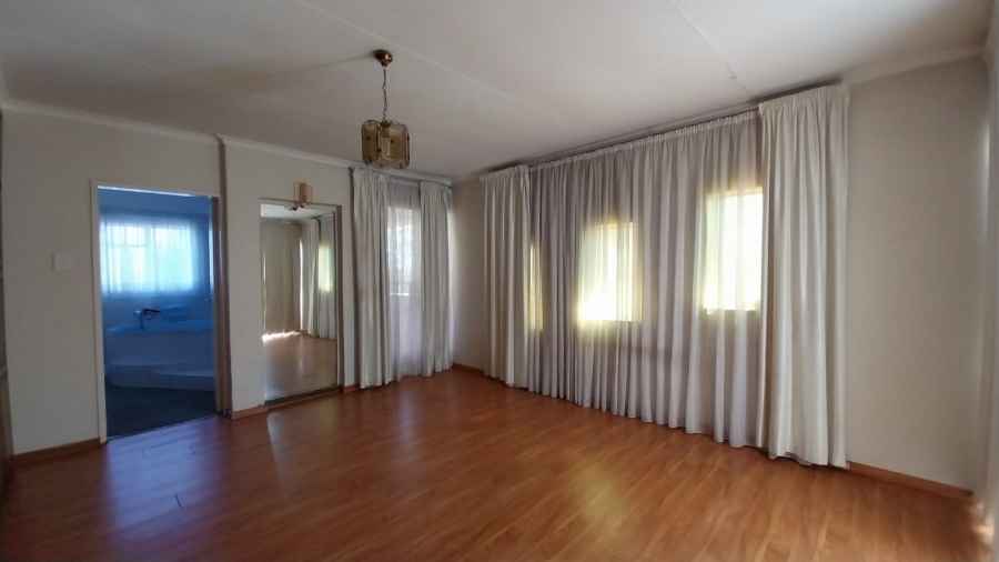 5 Bedroom Property for Sale in Secunda Mpumalanga