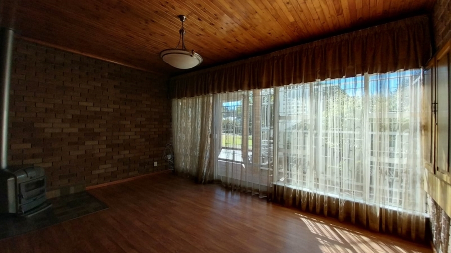 5 Bedroom Property for Sale in Secunda Mpumalanga