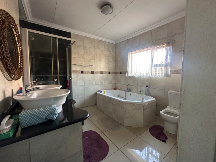 4 Bedroom Property for Sale in Pine Ridge Mpumalanga