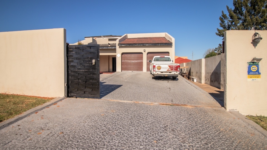 6 Bedroom Property for Sale in White River Ext 18 Mpumalanga