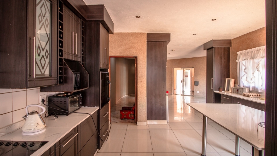 6 Bedroom Property for Sale in White River Ext 18 Mpumalanga