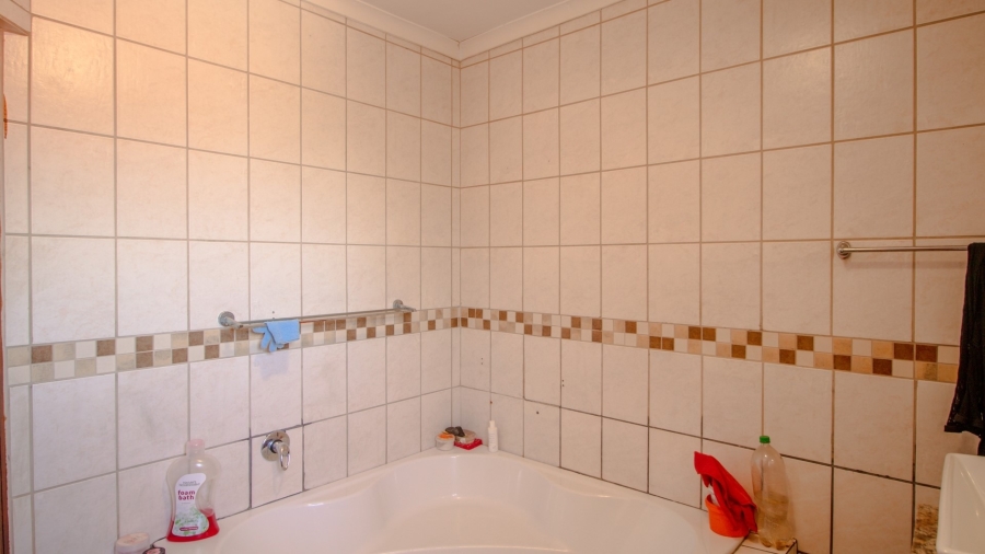 6 Bedroom Property for Sale in White River Ext 18 Mpumalanga