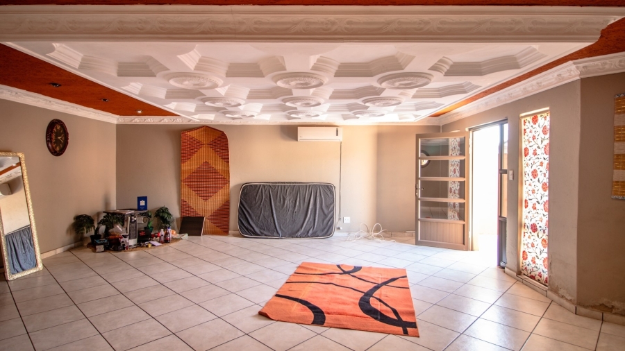 6 Bedroom Property for Sale in White River Ext 18 Mpumalanga