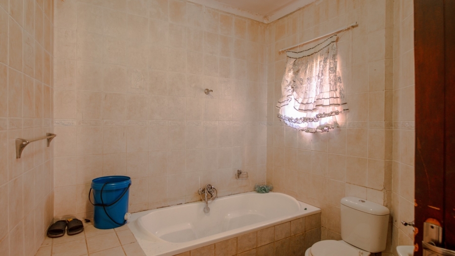 6 Bedroom Property for Sale in White River Ext 18 Mpumalanga