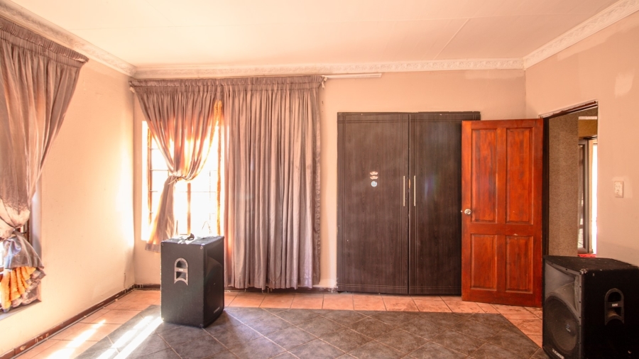 6 Bedroom Property for Sale in White River Ext 18 Mpumalanga