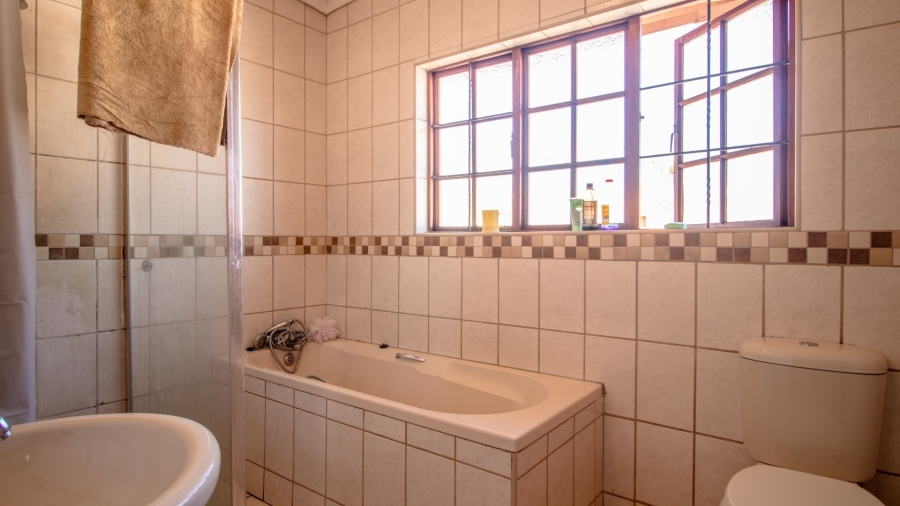 6 Bedroom Property for Sale in White River Ext 18 Mpumalanga