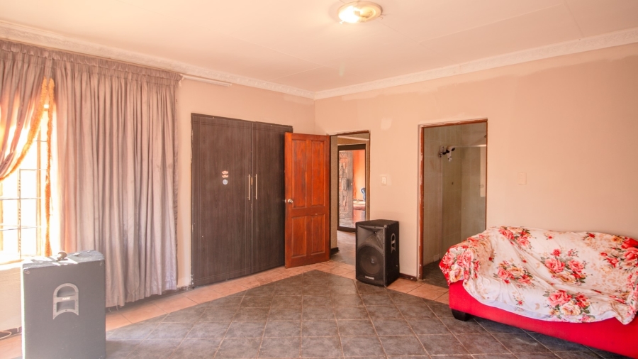 6 Bedroom Property for Sale in White River Ext 18 Mpumalanga