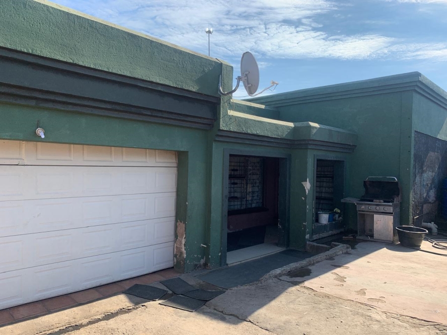 6 Bedroom Property for Sale in Kanyamazane Mpumalanga