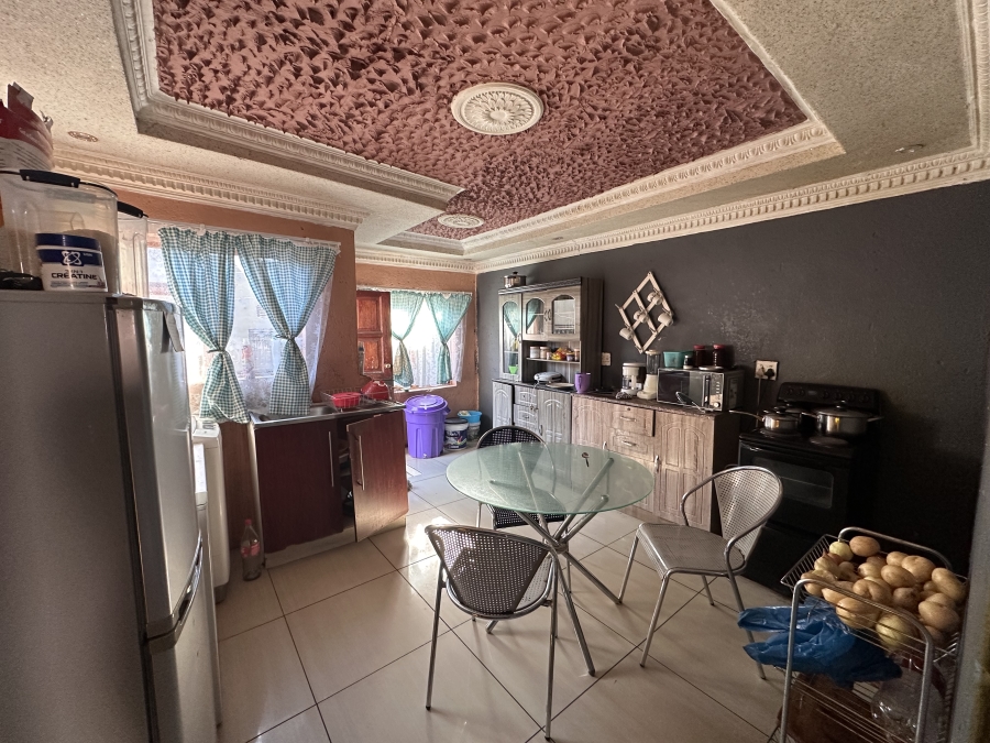 6 Bedroom Property for Sale in Kanyamazane Mpumalanga