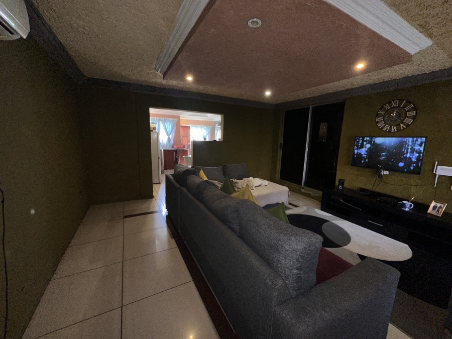 6 Bedroom Property for Sale in Kanyamazane Mpumalanga