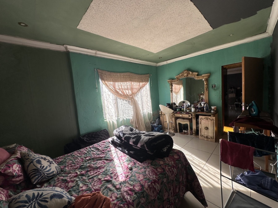 6 Bedroom Property for Sale in Kanyamazane Mpumalanga