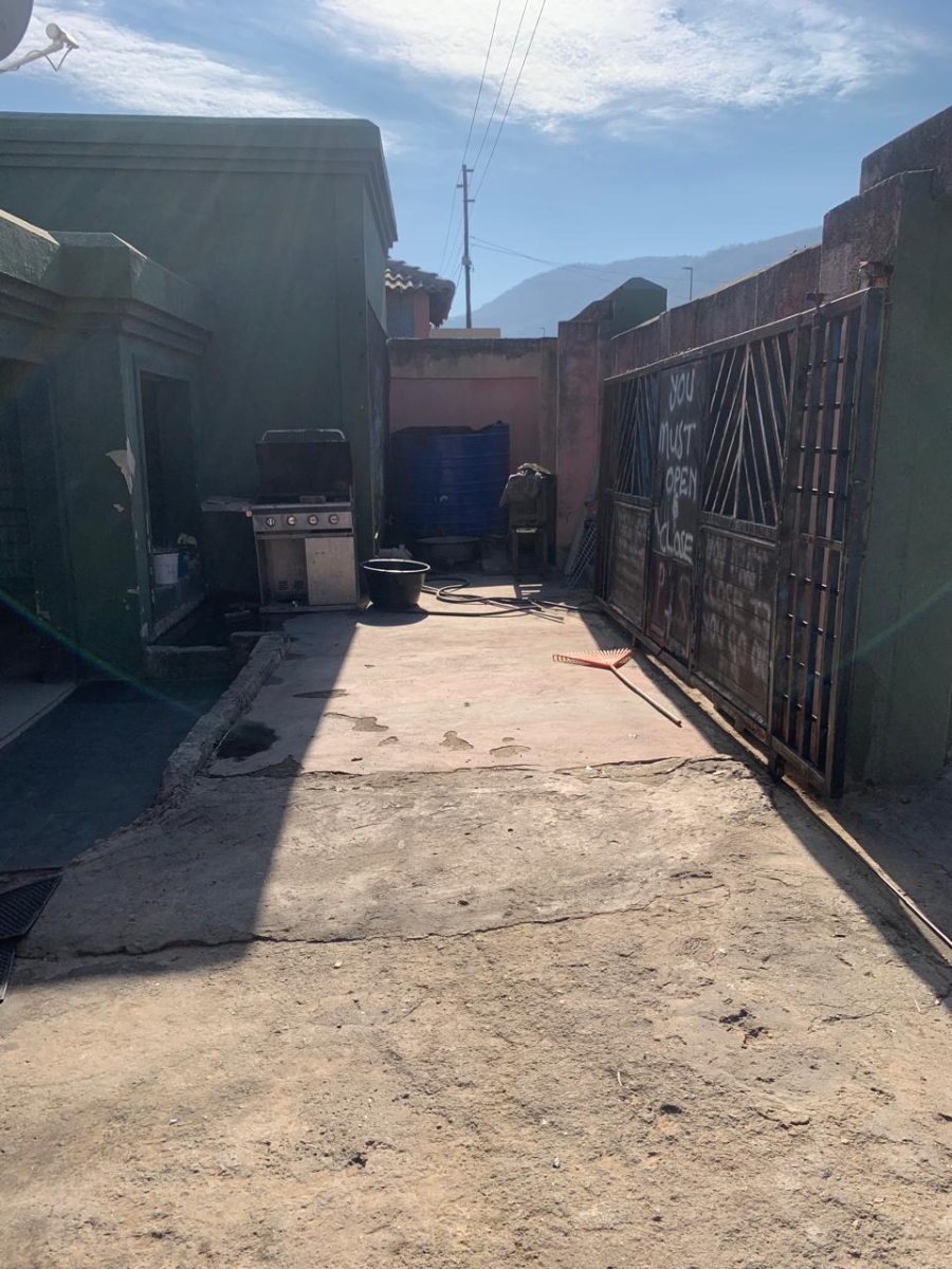 6 Bedroom Property for Sale in Kanyamazane Mpumalanga