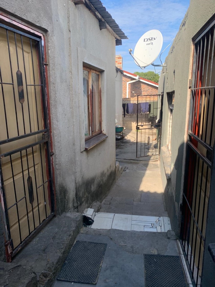 6 Bedroom Property for Sale in Kanyamazane Mpumalanga