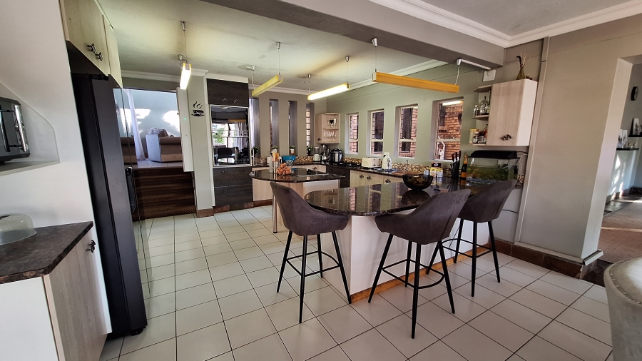 To Let 4 Bedroom Property for Rent in Reyno Ridge Mpumalanga