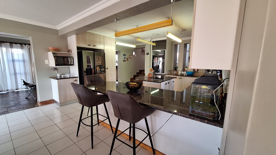 To Let 4 Bedroom Property for Rent in Reyno Ridge Mpumalanga
