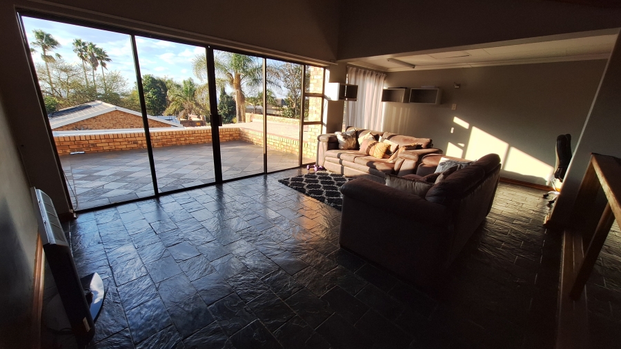 To Let 4 Bedroom Property for Rent in Reyno Ridge Mpumalanga
