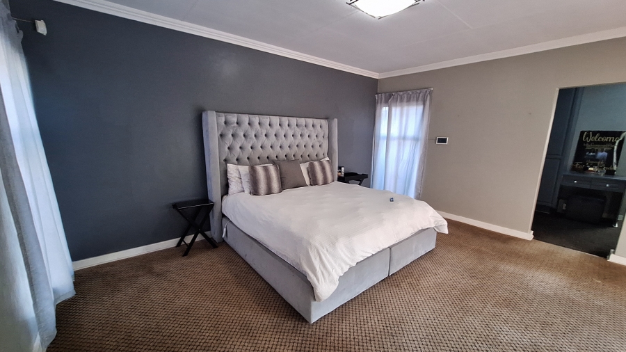 To Let 4 Bedroom Property for Rent in Reyno Ridge Mpumalanga