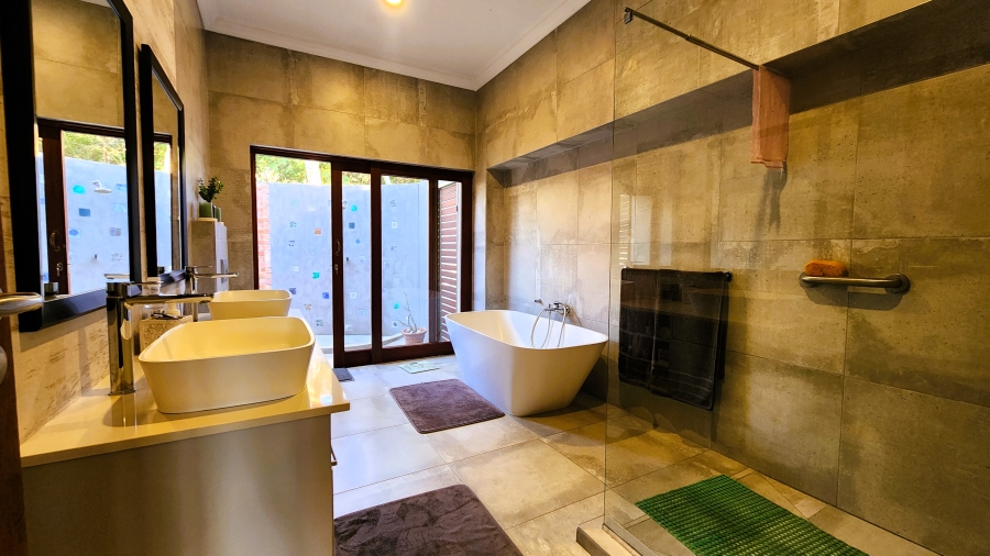 3 Bedroom Property for Sale in Matumi Golf Estate Mpumalanga