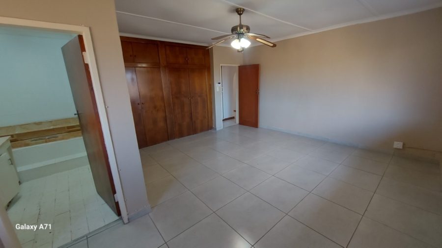 To Let 4 Bedroom Property for Rent in White River Mpumalanga
