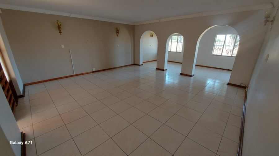 To Let 4 Bedroom Property for Rent in White River Mpumalanga