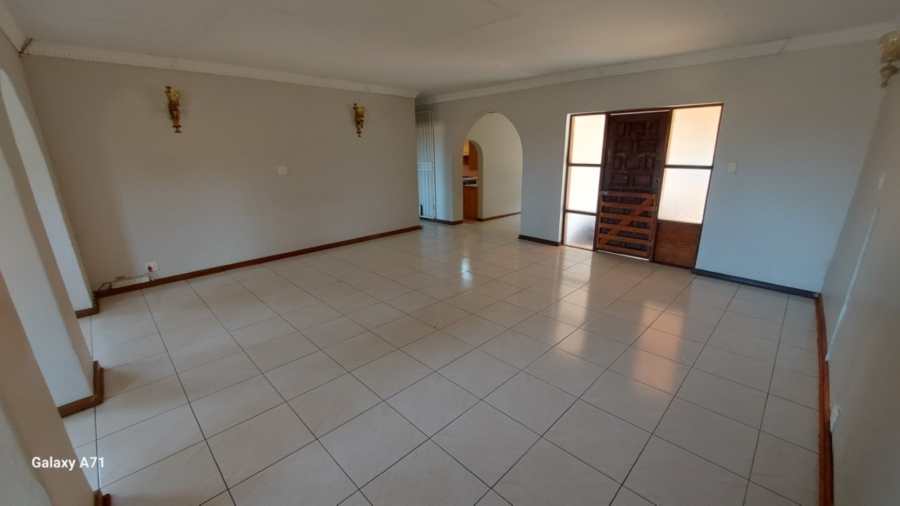 To Let 4 Bedroom Property for Rent in White River Mpumalanga