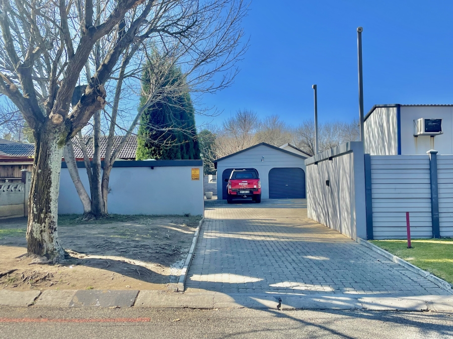 4 Bedroom Property for Sale in Cosmosrand Mpumalanga