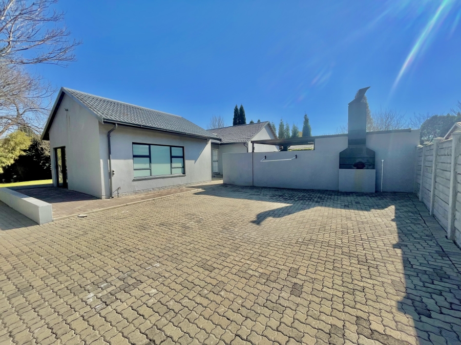 4 Bedroom Property for Sale in Cosmosrand Mpumalanga
