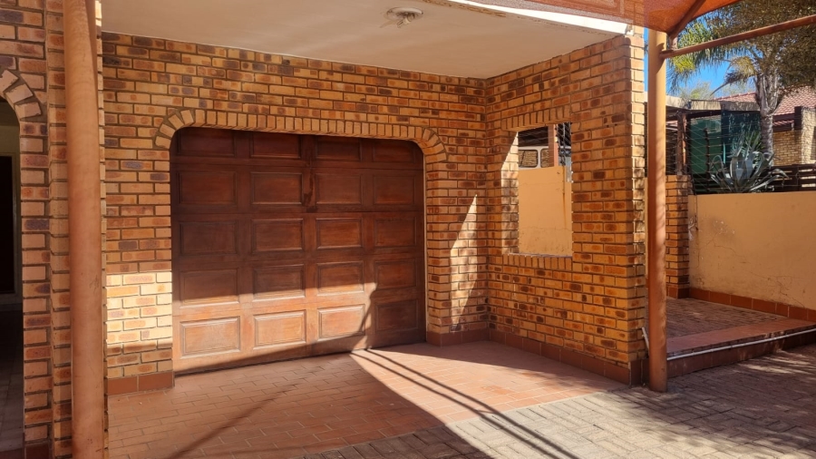 To Let 5 Bedroom Property for Rent in Die Heuwel Mpumalanga