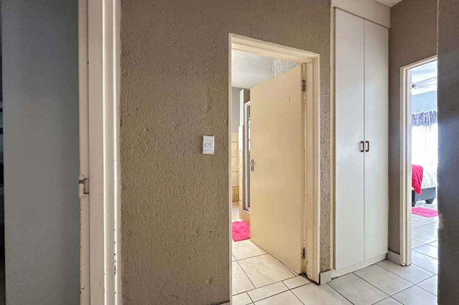 2 Bedroom Property for Sale in Stonehenge Ext 8 Mpumalanga