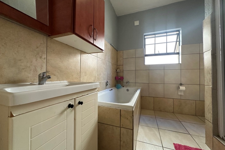 2 Bedroom Property for Sale in Stonehenge Ext 8 Mpumalanga