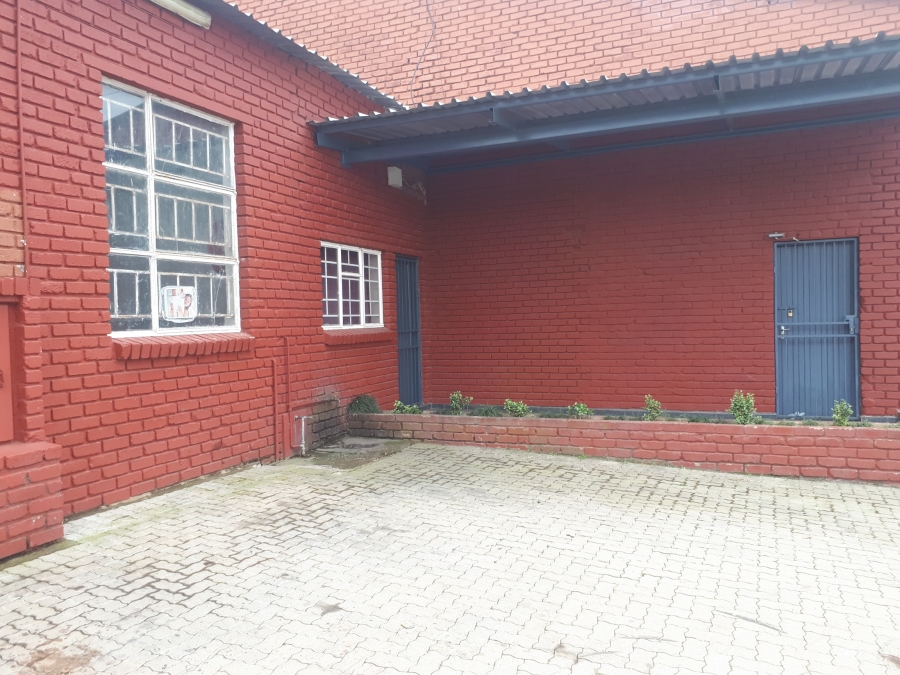 To Let commercial Property for Rent in White River Mpumalanga