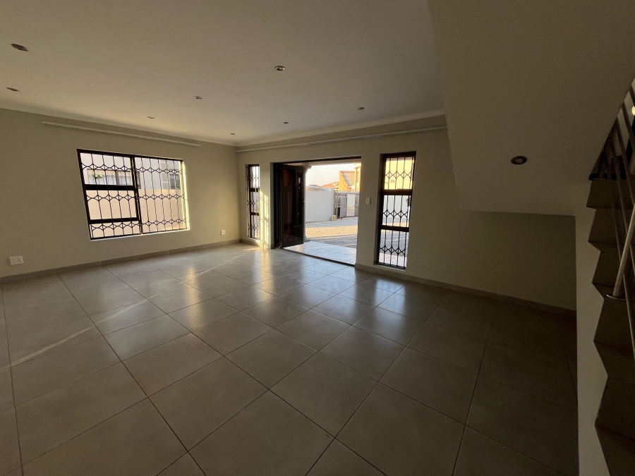 To Let 5 Bedroom Property for Rent in Reyno Ridge Mpumalanga