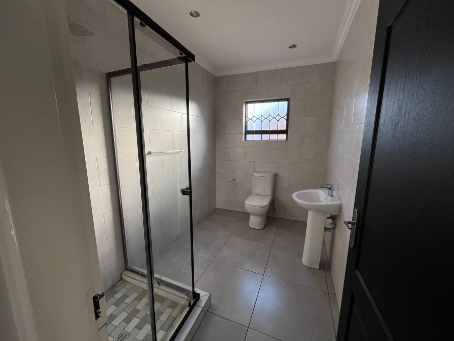 To Let 5 Bedroom Property for Rent in Reyno Ridge Mpumalanga
