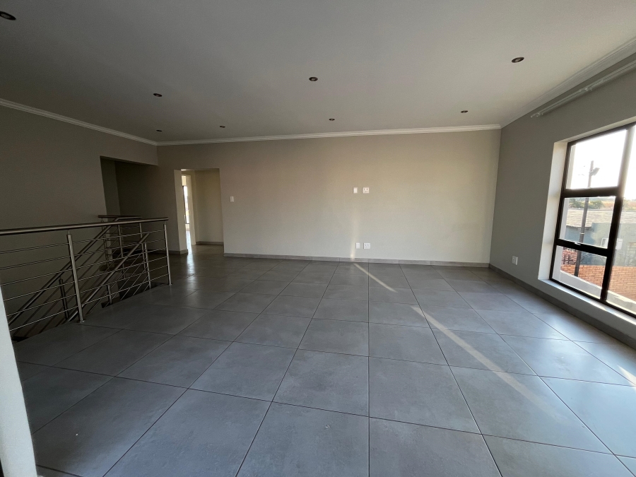 To Let 5 Bedroom Property for Rent in Reyno Ridge Mpumalanga