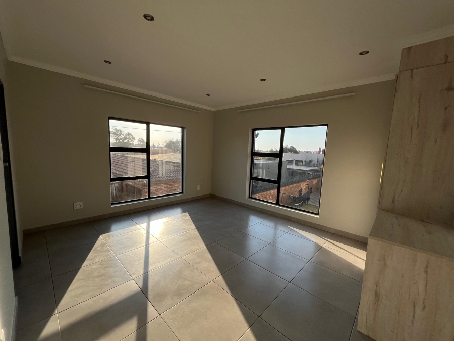 To Let 5 Bedroom Property for Rent in Reyno Ridge Mpumalanga