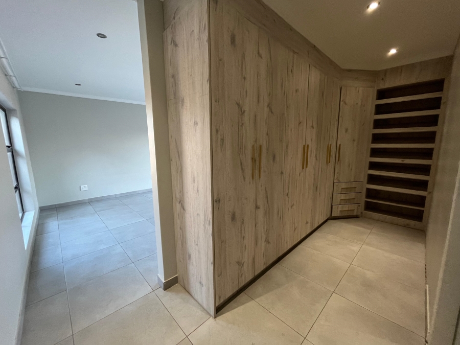 To Let 5 Bedroom Property for Rent in Reyno Ridge Mpumalanga