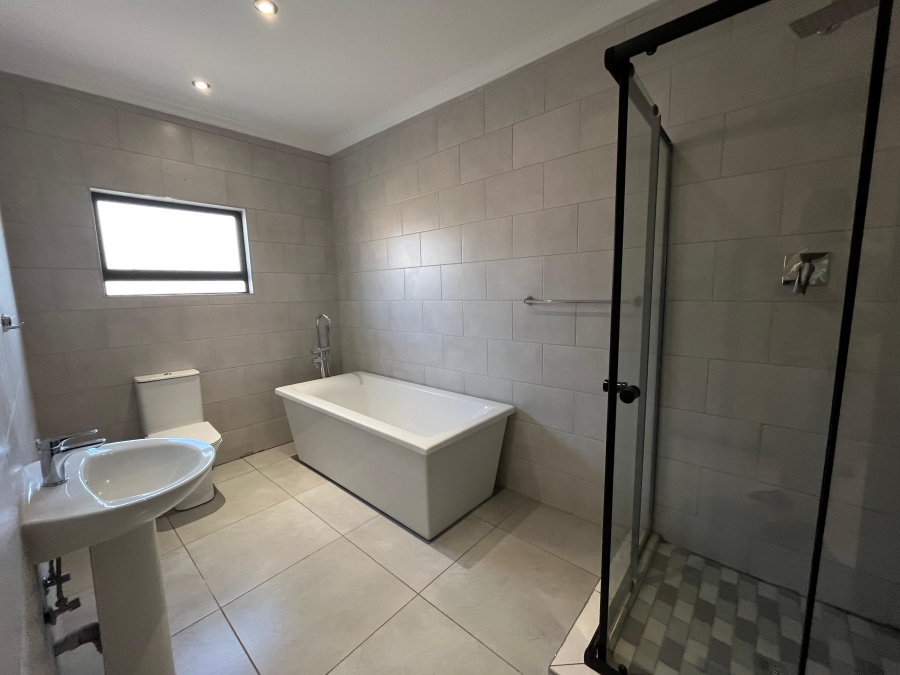To Let 5 Bedroom Property for Rent in Reyno Ridge Mpumalanga