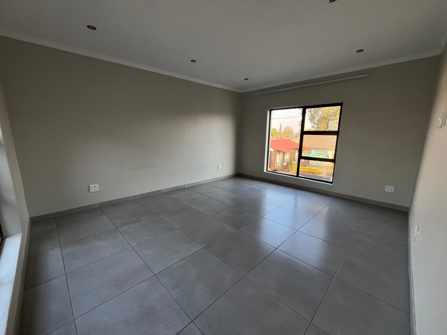 To Let 5 Bedroom Property for Rent in Reyno Ridge Mpumalanga