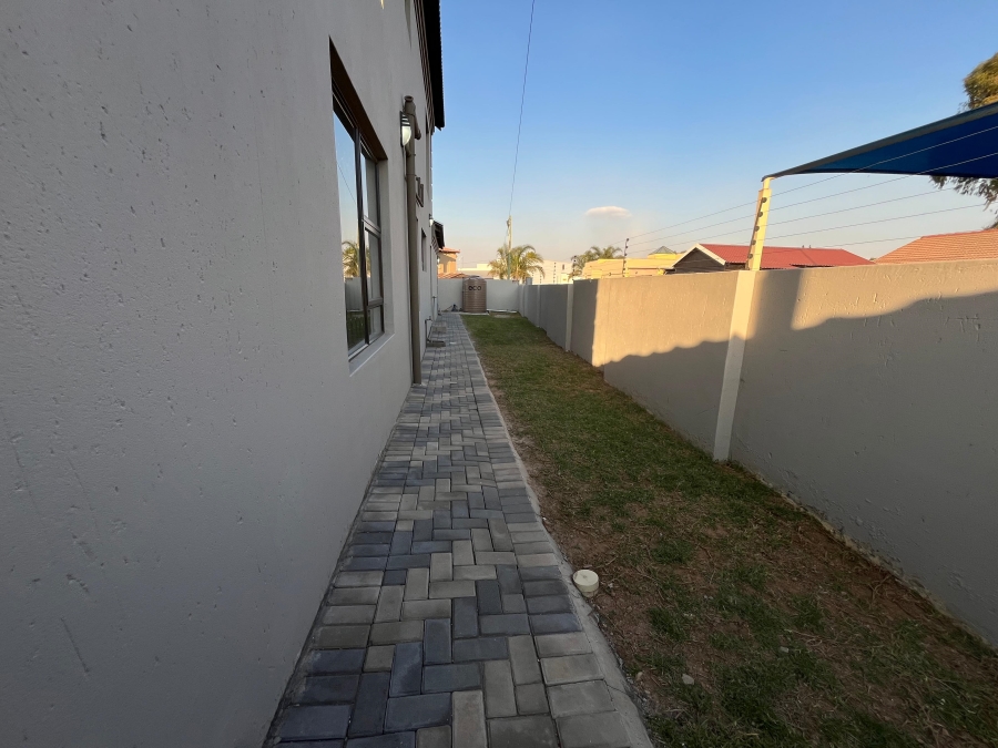 To Let 5 Bedroom Property for Rent in Reyno Ridge Mpumalanga