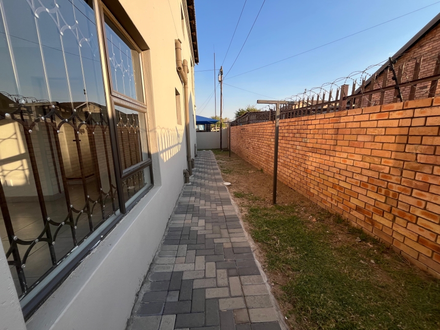 To Let 5 Bedroom Property for Rent in Reyno Ridge Mpumalanga