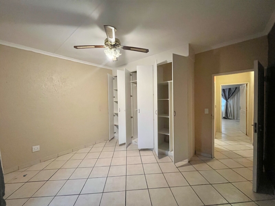 2 Bedroom Property for Sale in Stonehenge Ext 8 Mpumalanga