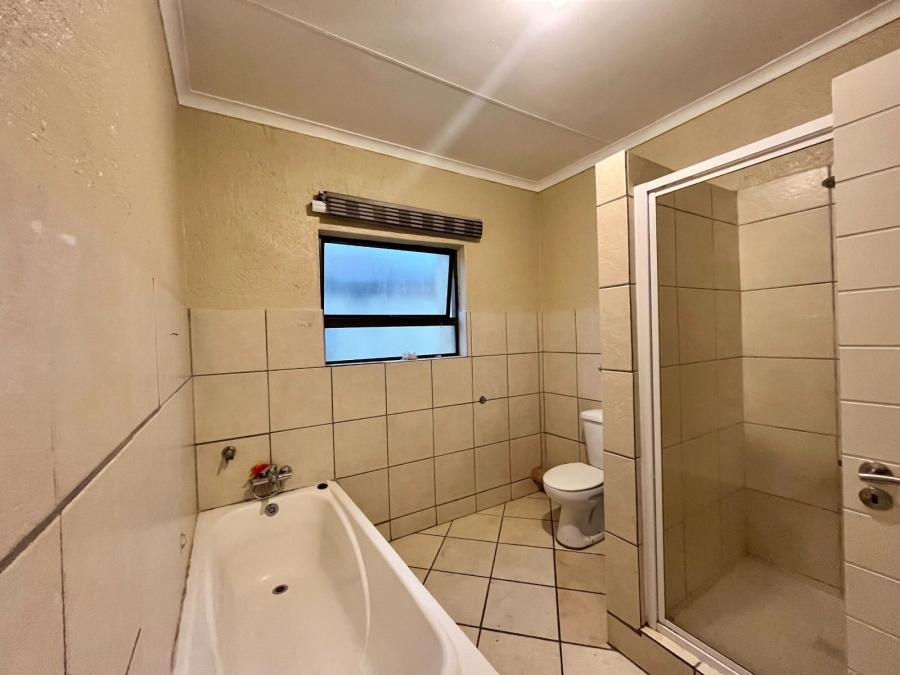 2 Bedroom Property for Sale in Stonehenge Ext 8 Mpumalanga