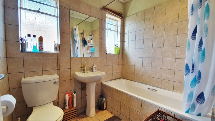 To Let 2 Bedroom Property for Rent in West Acres Mpumalanga