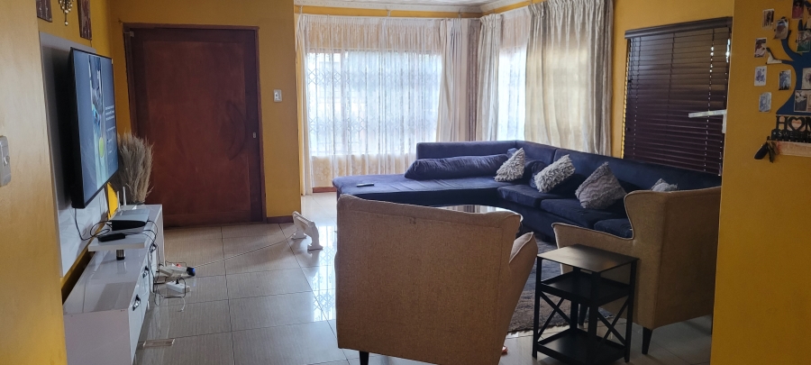 3 Bedroom Property for Sale in Mhluzi Mpumalanga
