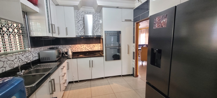 3 Bedroom Property for Sale in Mhluzi Mpumalanga