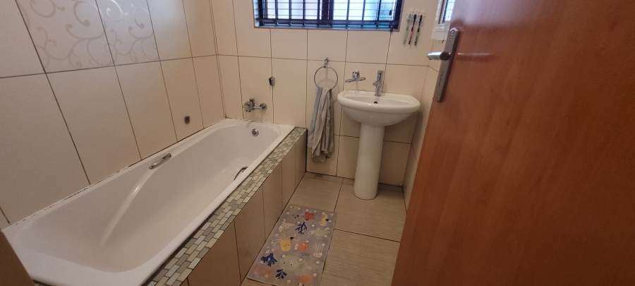 3 Bedroom Property for Sale in Mhluzi Mpumalanga