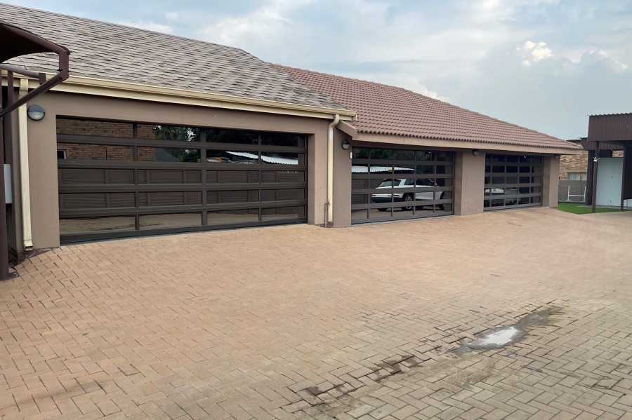 7 Bedroom Property for Sale in Kinross Mpumalanga