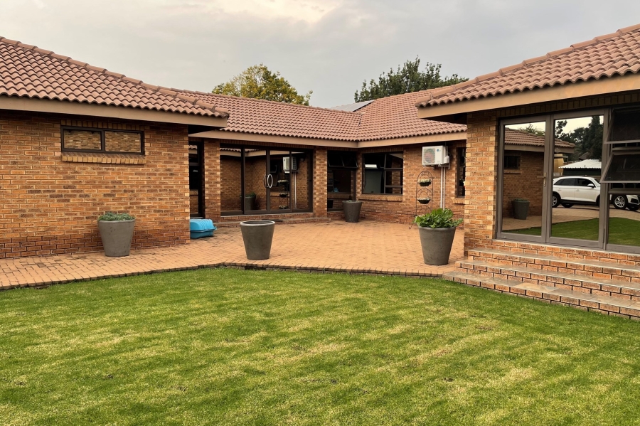 7 Bedroom Property for Sale in Kinross Mpumalanga